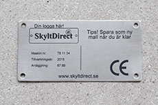 Maskinskylt i graverad metall